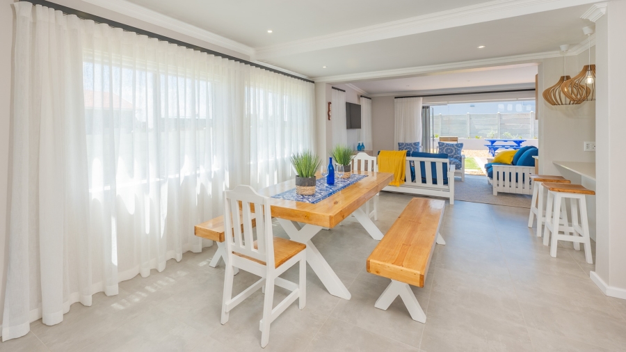 4 Bedroom Property for Sale in Struisbaai Western Cape